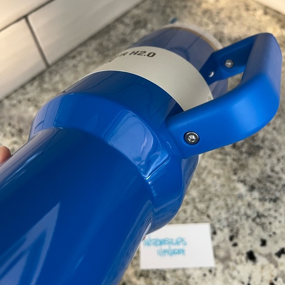 The Quencher H2.0 FlowState™ Tumbler | 40 OZ - Arctic Twist Limited Edition - Picture 3 of 5